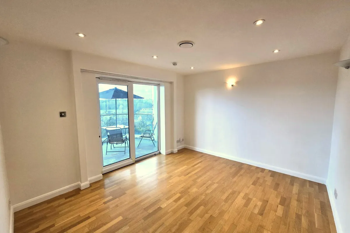 Flat Sydney Road in Greater London