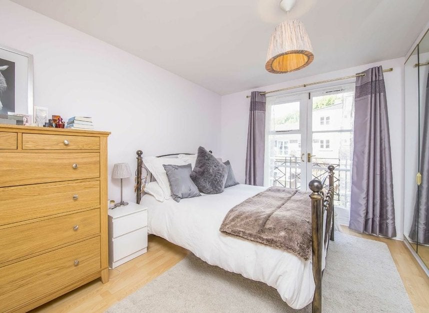 Flat Brompton Park Crescent in Greater London
