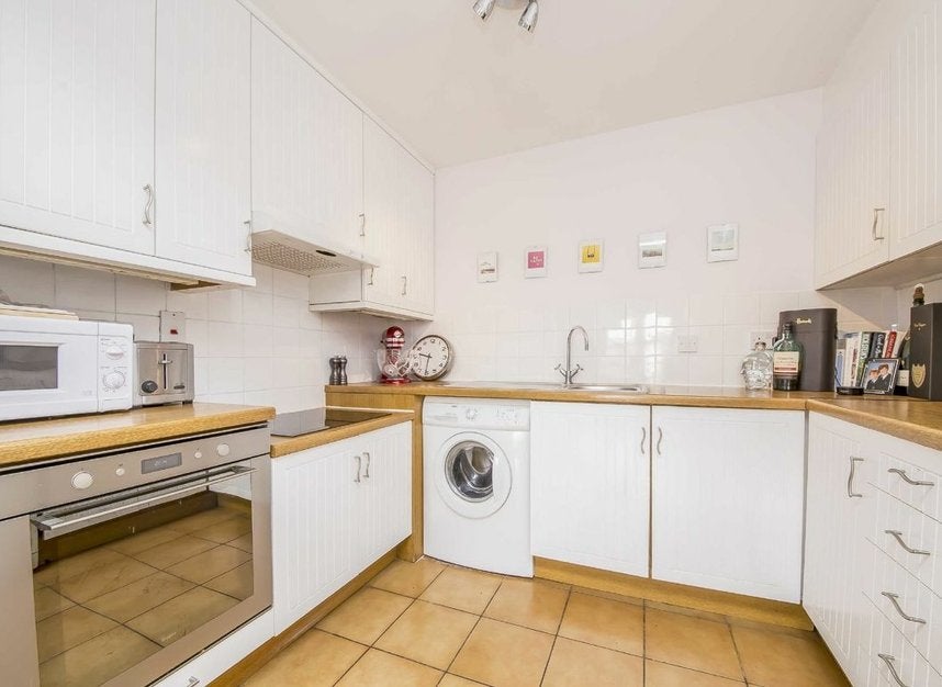 Flat Brompton Park Crescent in Greater London