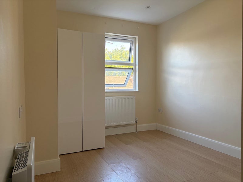 Room Belmont Road in Greater London
