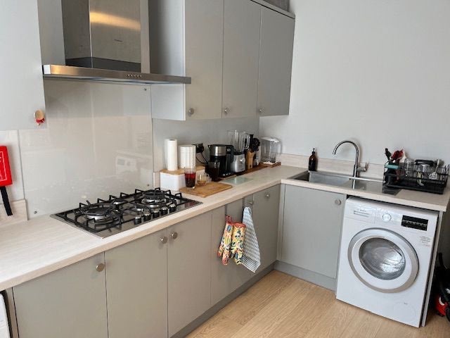 Room Belmont Road in Greater London