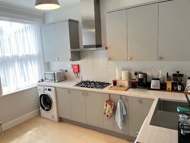 Room Belmont Road in Greater London