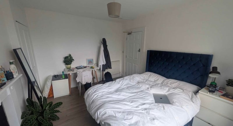 Room Bow Road in Greater London
