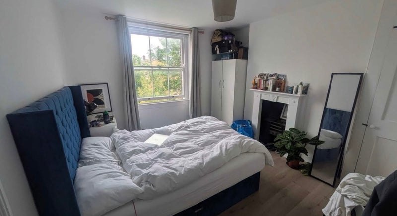Room Bow Road in Greater London
