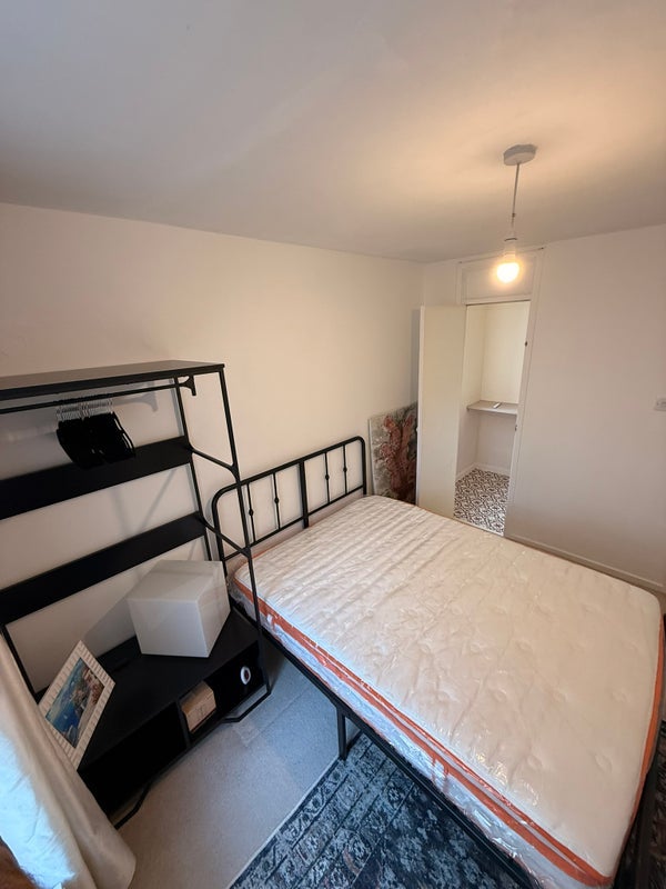 Room Vauxhall Walk in Greater London