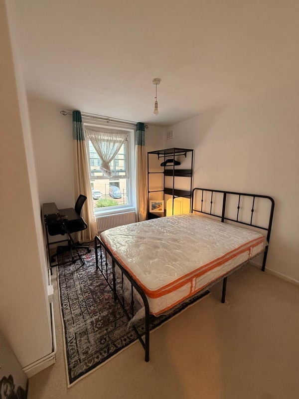 Room Vauxhall Walk in Greater London