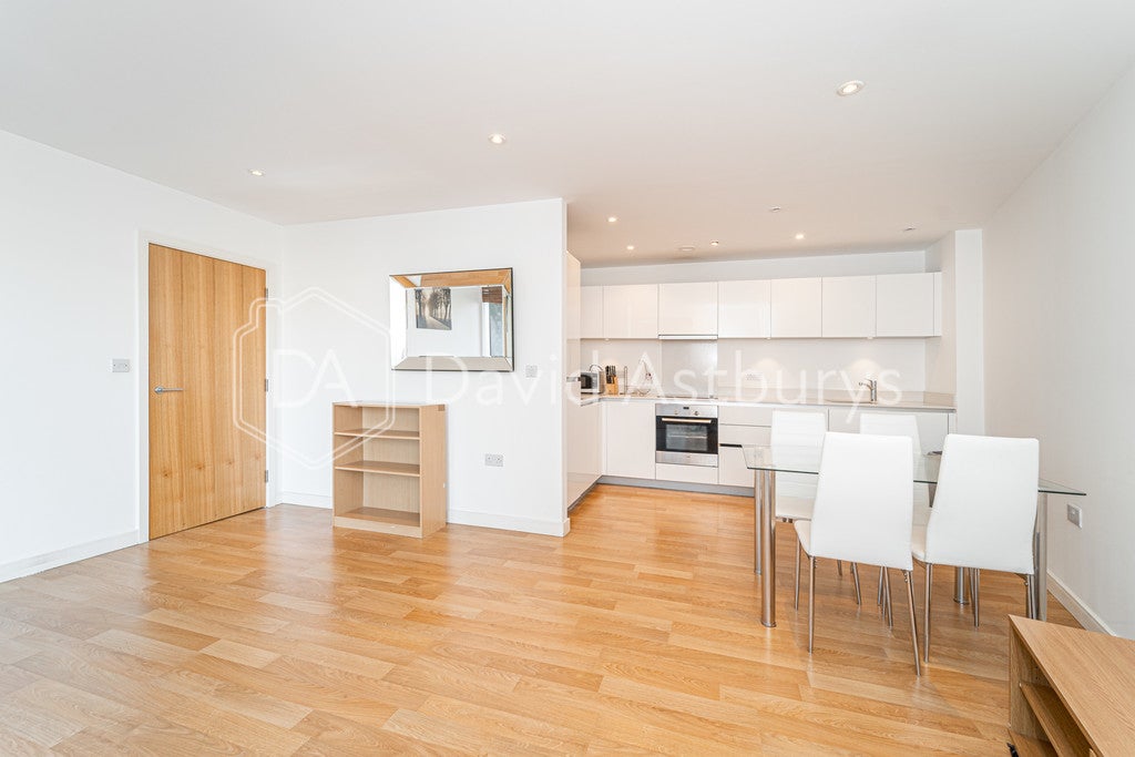 Flat Woodberry Down in London