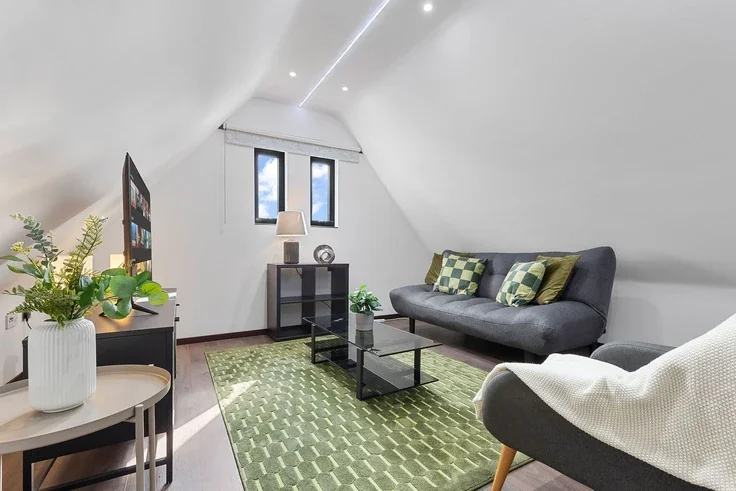 Flat Armitage Road in Greater London