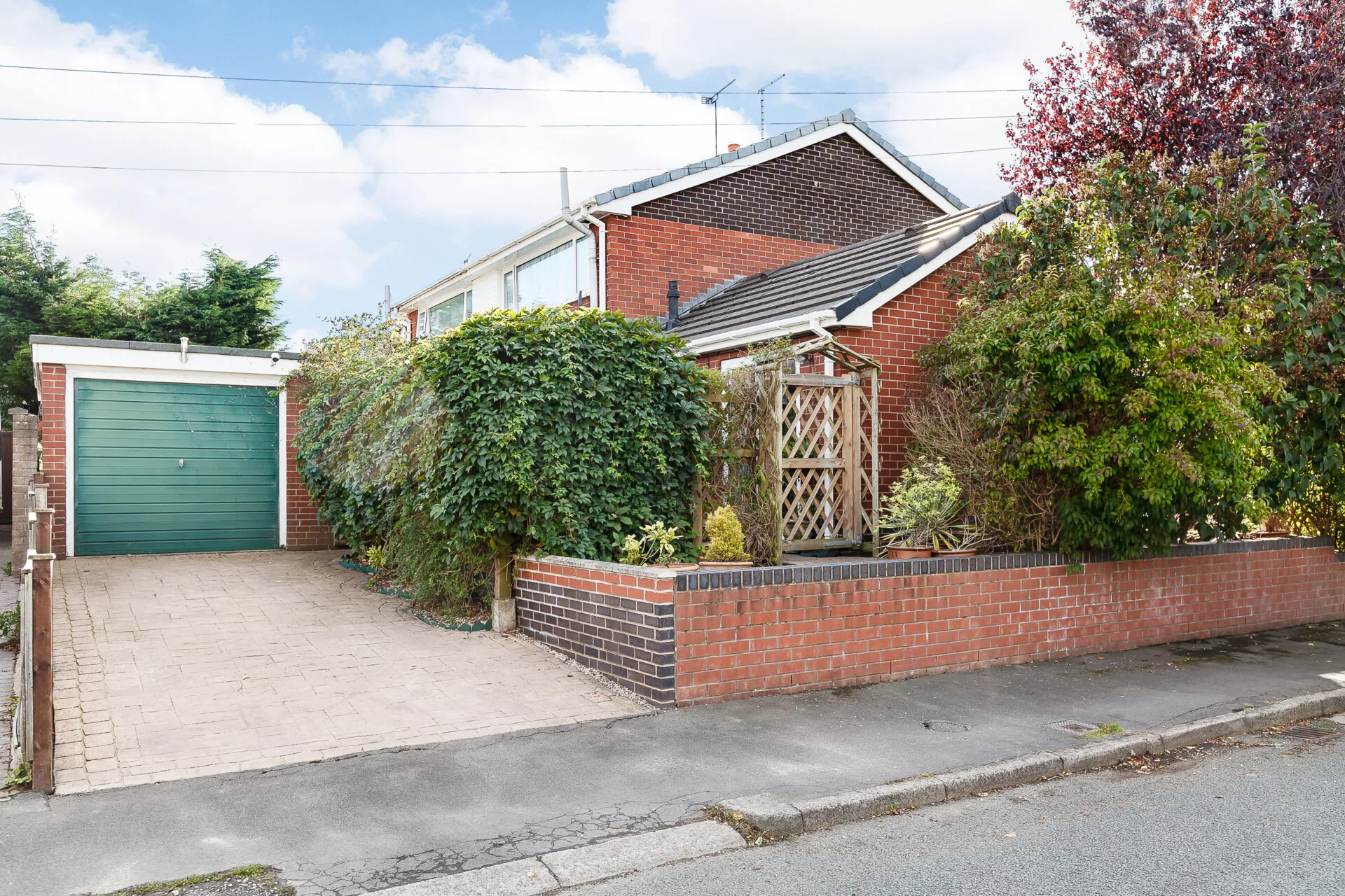 House Webster Close in Broughton