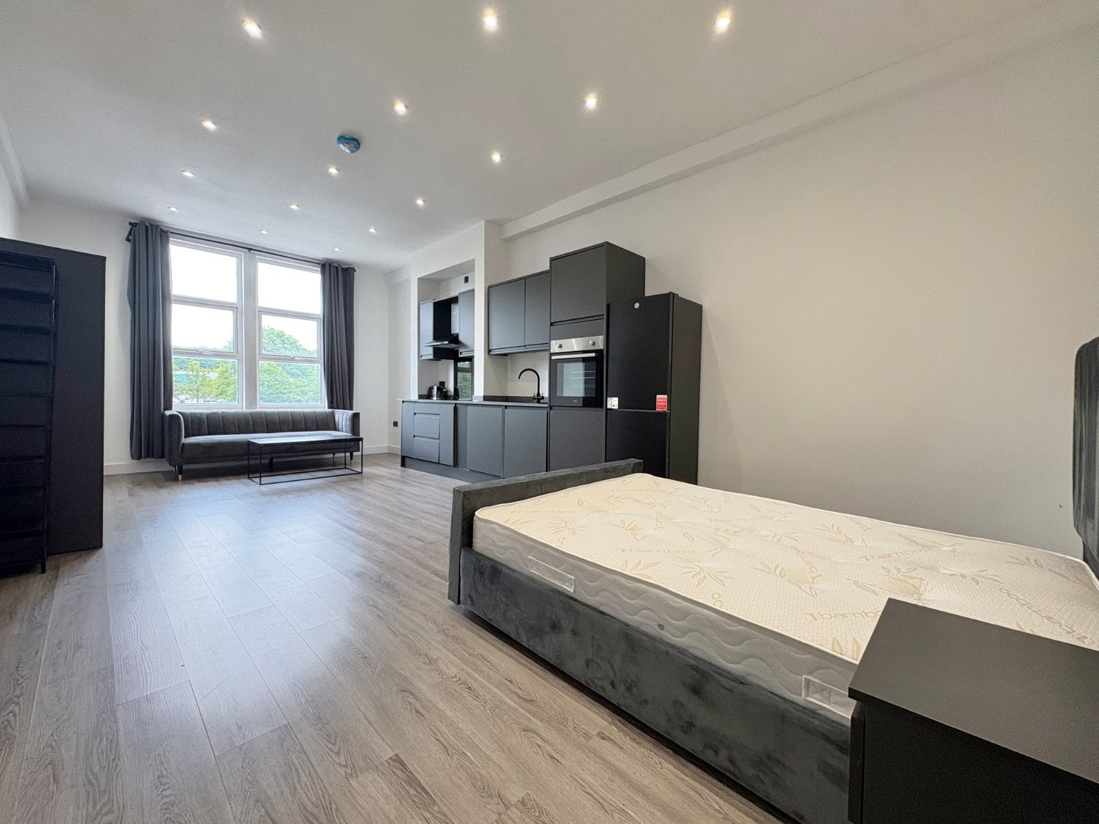 Flat Kirkstall Road in Leeds