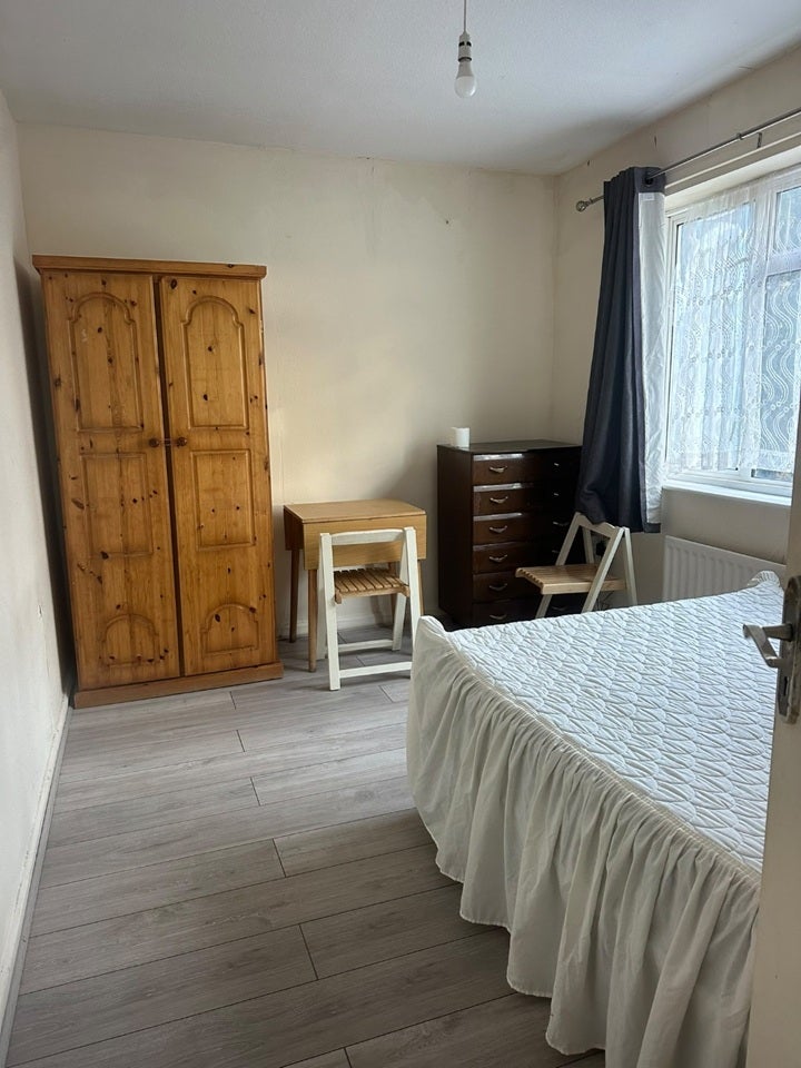 Room Park Lane in Greater London
