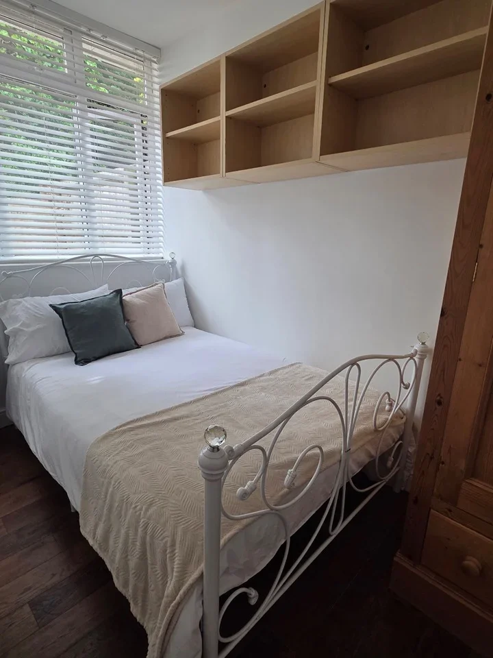 Room Roman Road in Salisbury