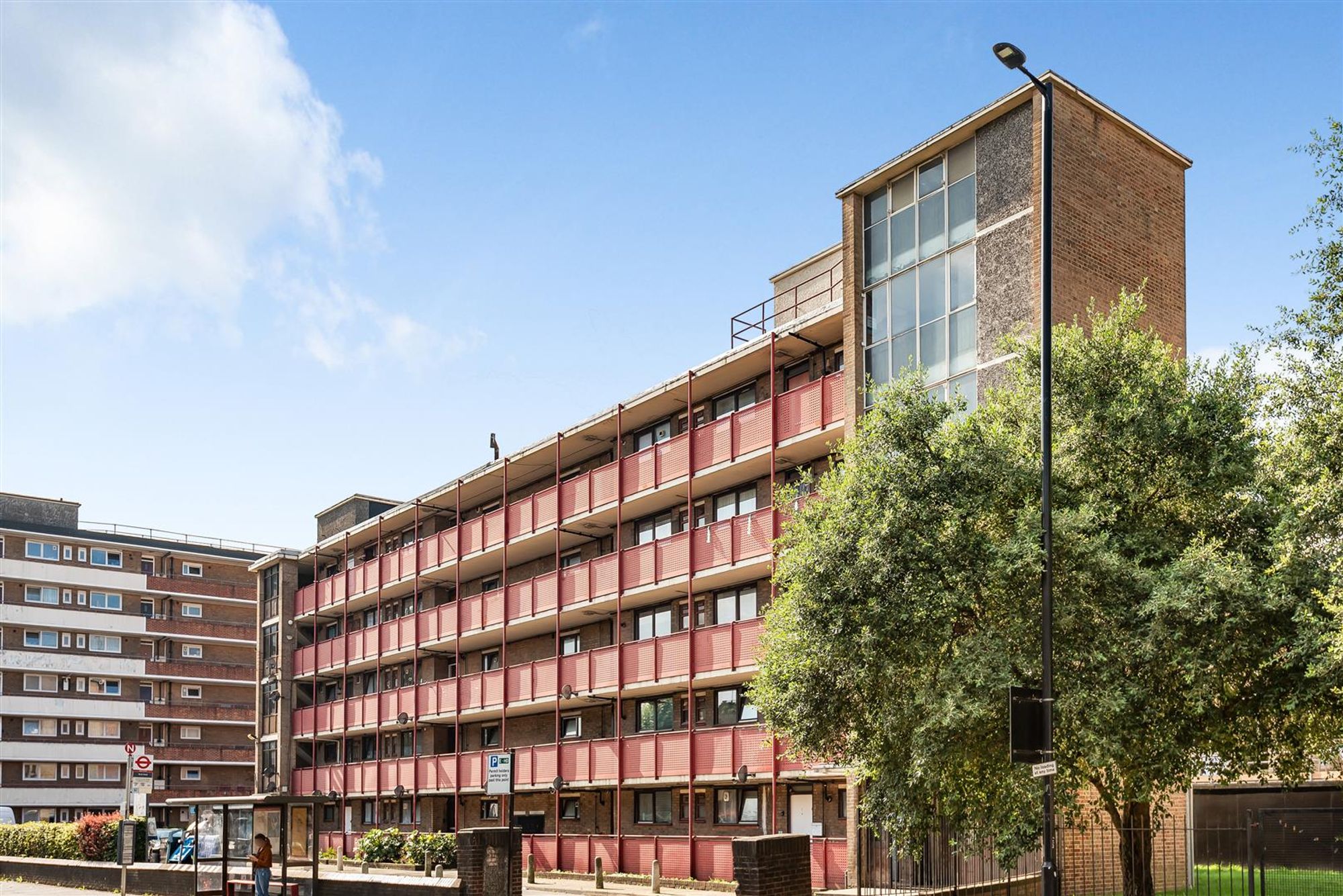 Flat Bush Road in Greater London