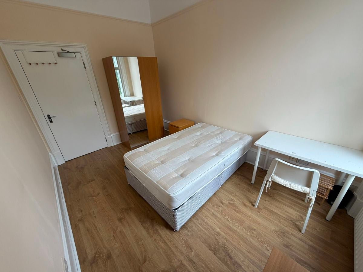 Flat Higham Place in Newcastle upon Tyne