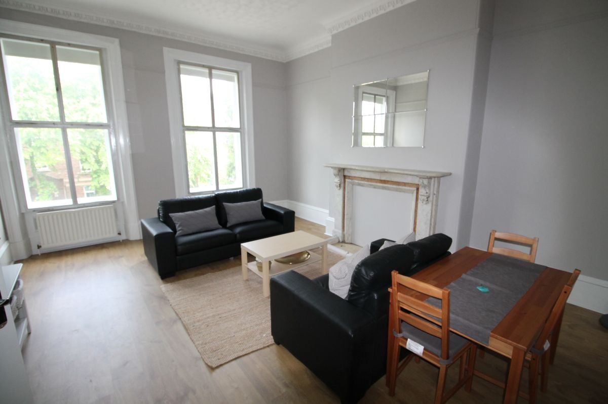 Flat Windsor Terrace in Newcastle upon Tyne