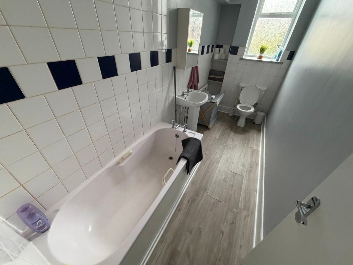 Flat Higham Place in Newcastle upon Tyne