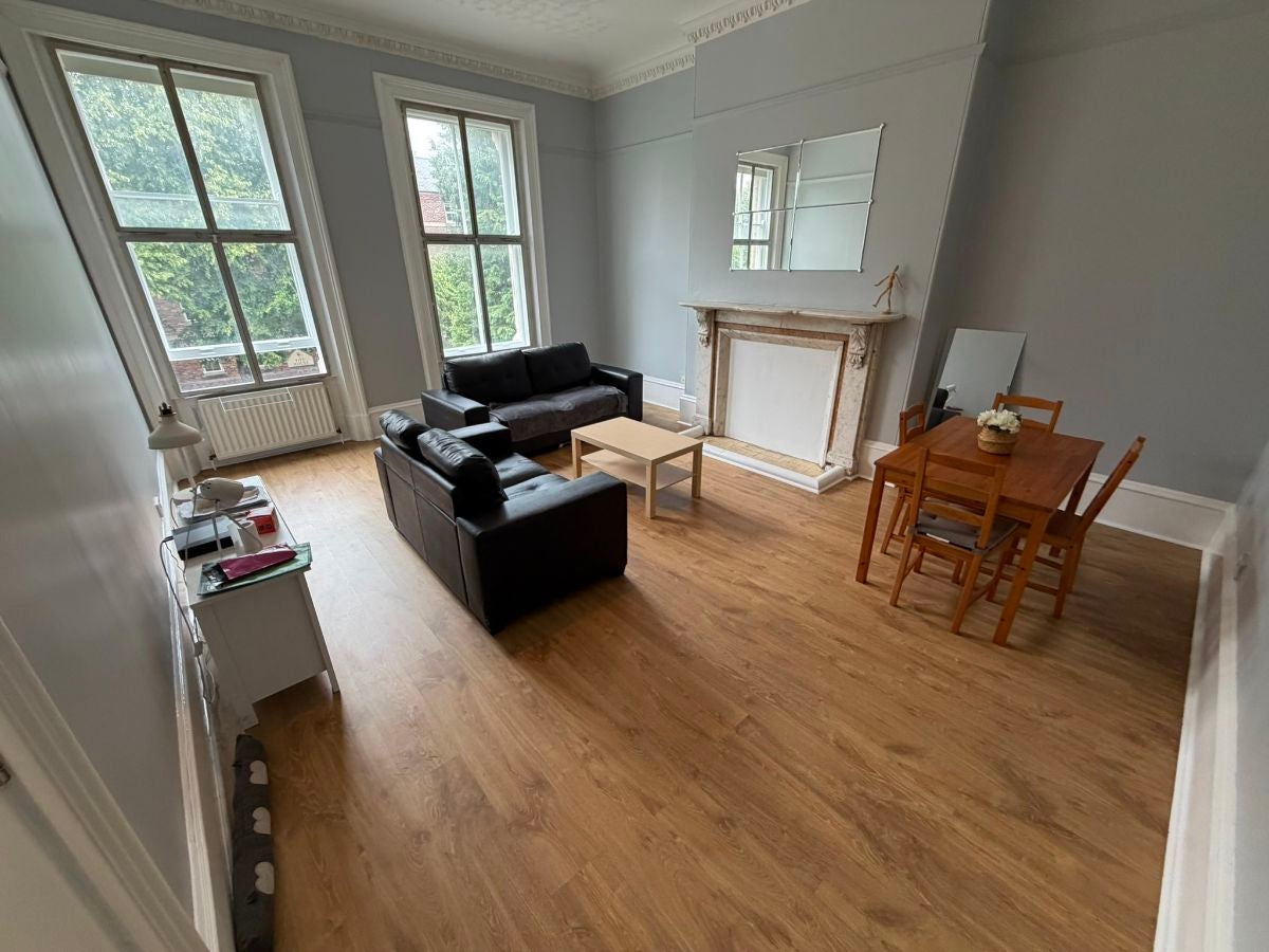 Flat Higham Place in Newcastle upon Tyne