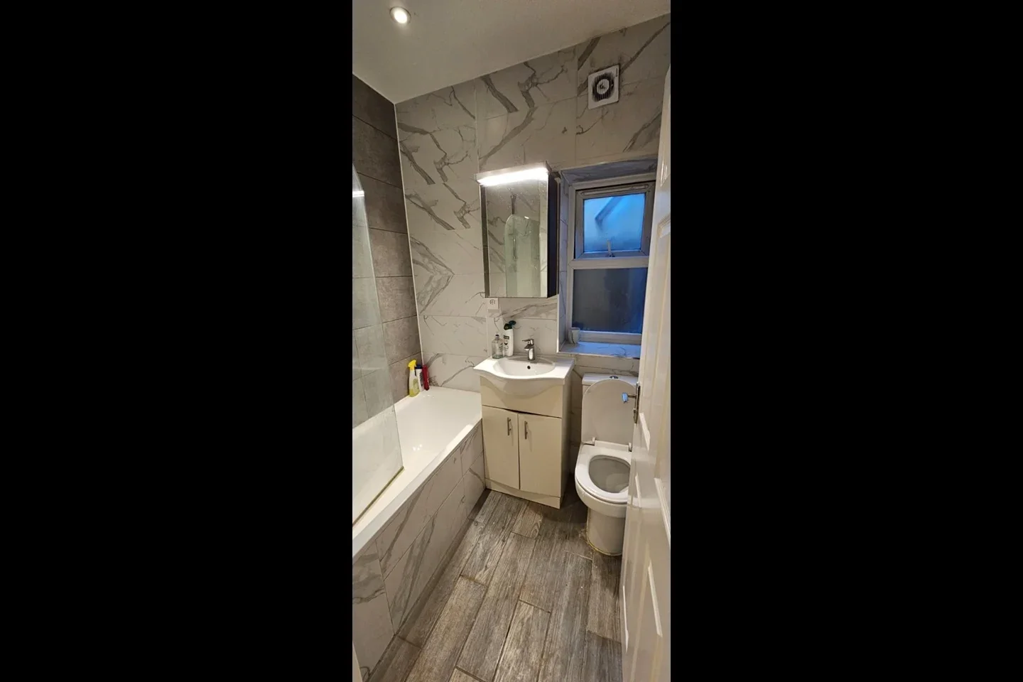 Room Tunley Road in Greater London