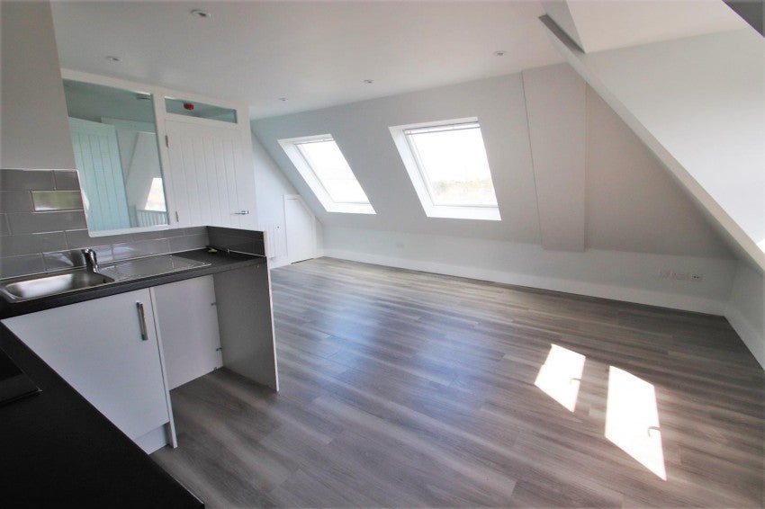 Flat Clarence Road in Greater London