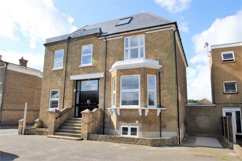 Flat Clarence Road in Greater London