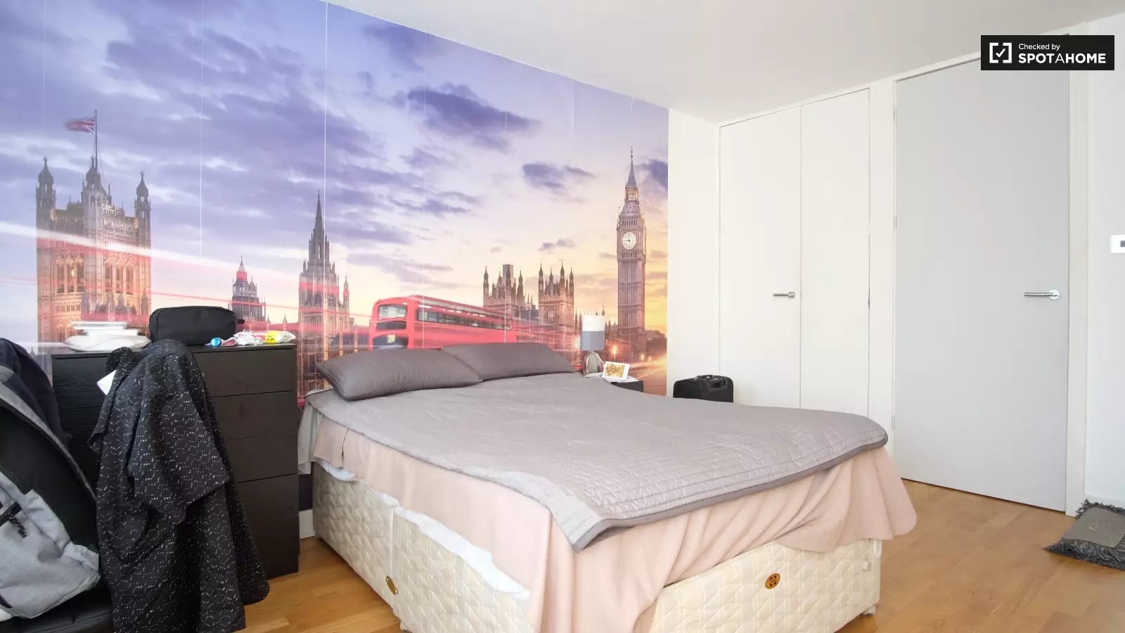Flat Churchill Gardens Road in City of Westminster