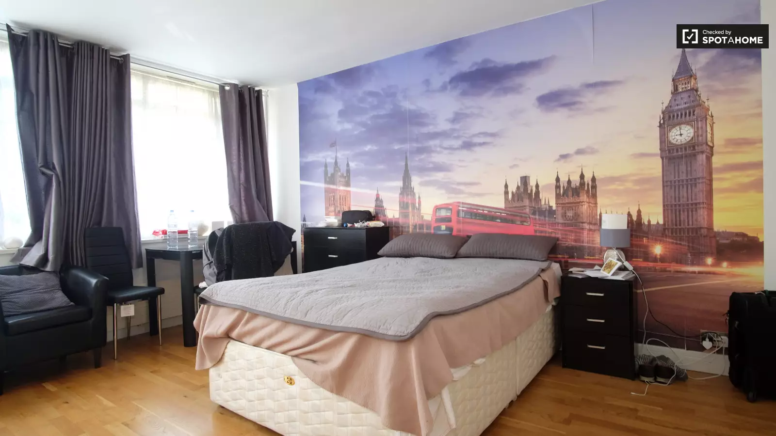 Flat Churchill Gardens Road in City of Westminster