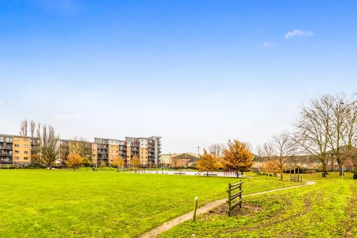 Flat Timberyard Street in Greater London