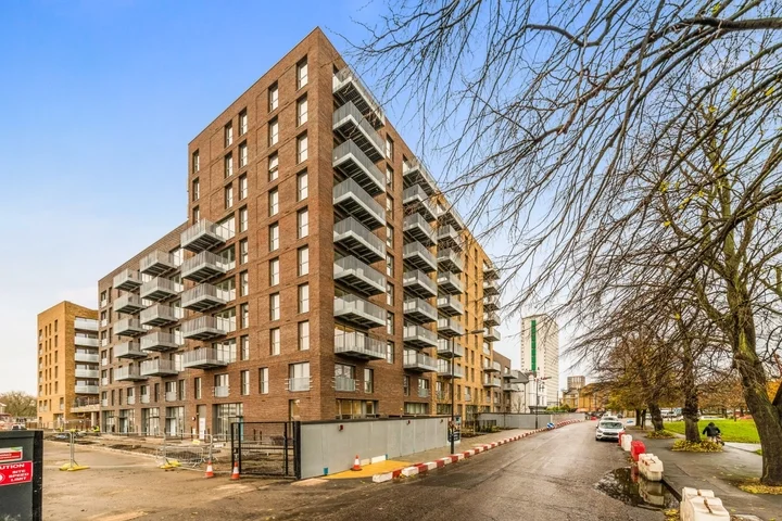 Flat Timberyard Street in Greater London