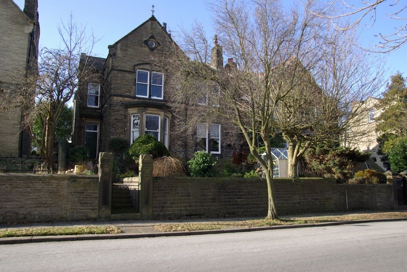 Room High Spring Gardens Lane in Bradford
