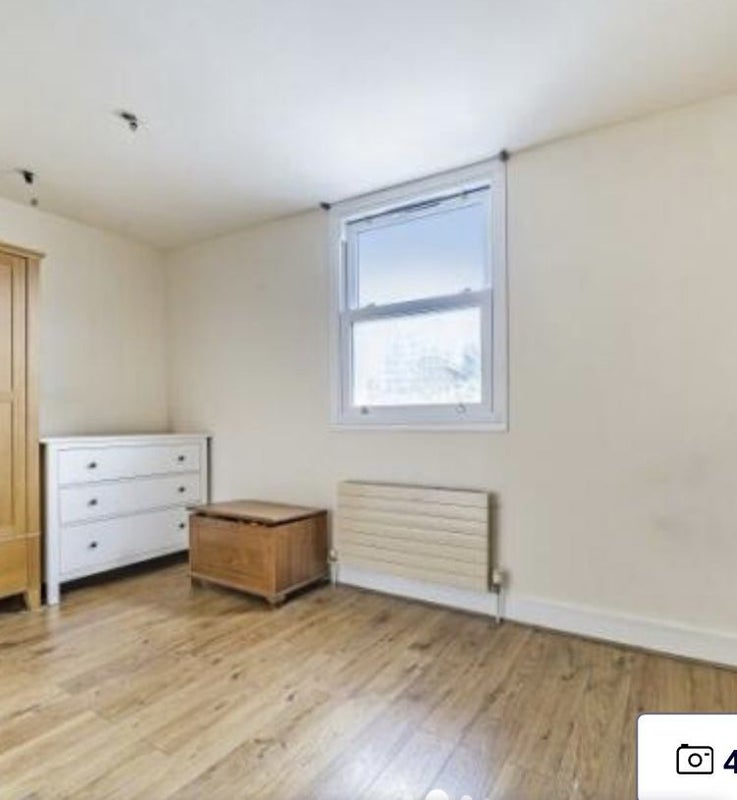 Room Brondesbury Road in Greater London
