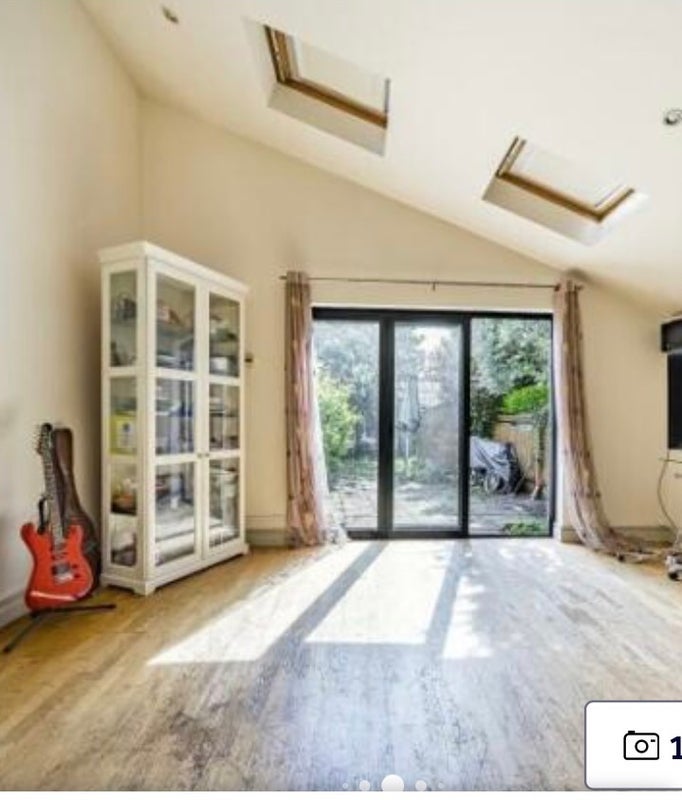 Room Brondesbury Road in Greater London