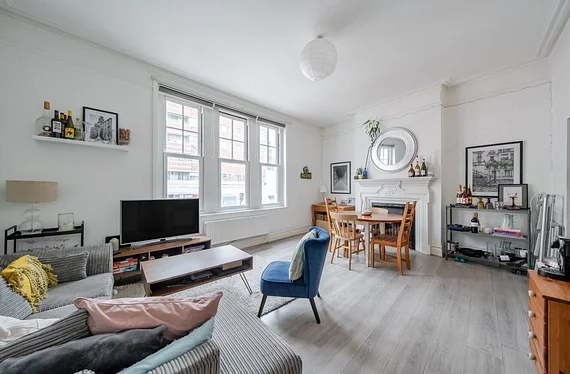 Flat Hazelbourne Road in Greater London