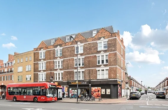 Flat Hazelbourne Road in Greater London