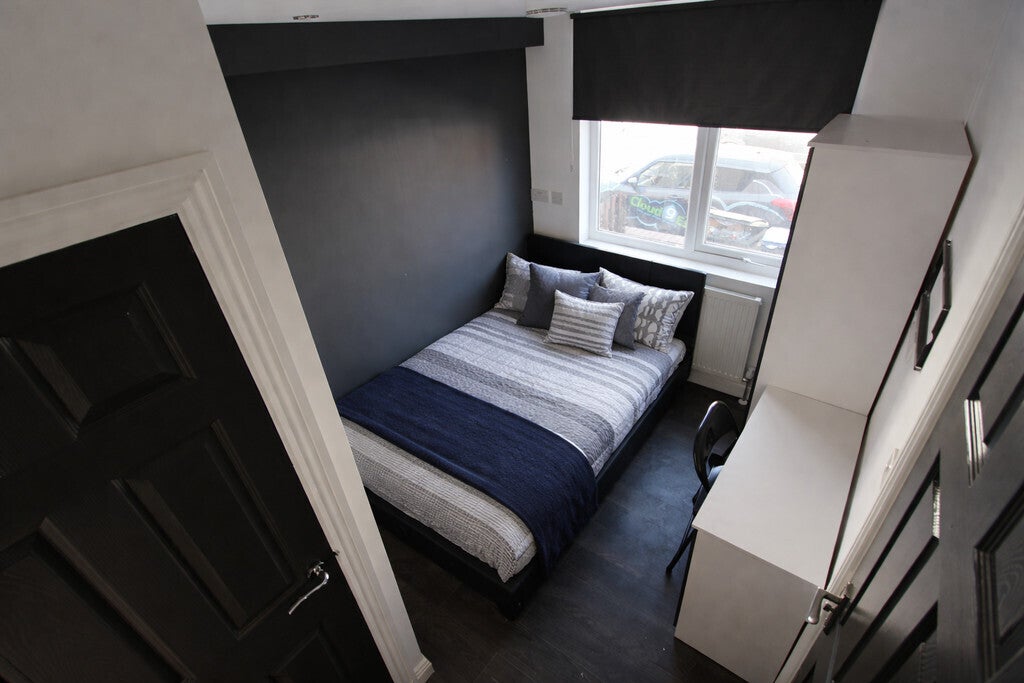 Room Coronation Road in Coventry