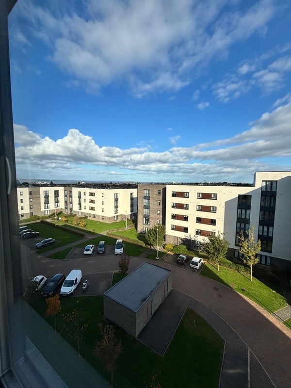 Room Arneil Drive in City of Edinburgh