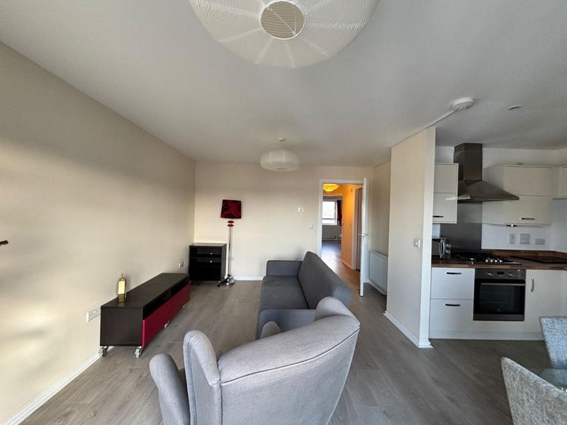 Room Arneil Drive in City of Edinburgh