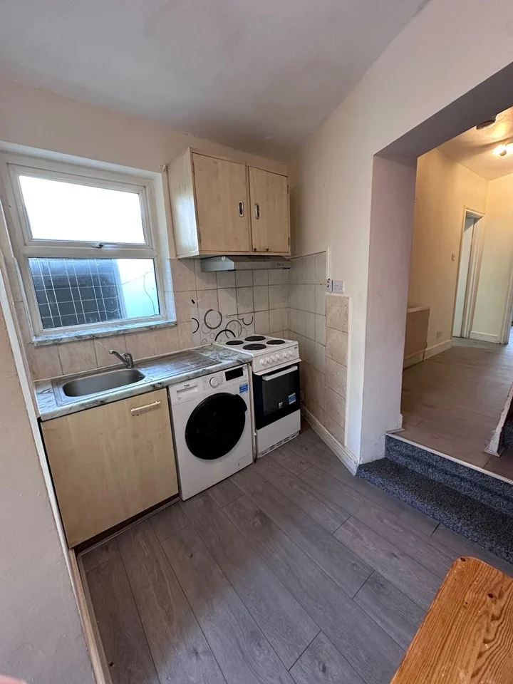 Flat Barking Road in Greater London