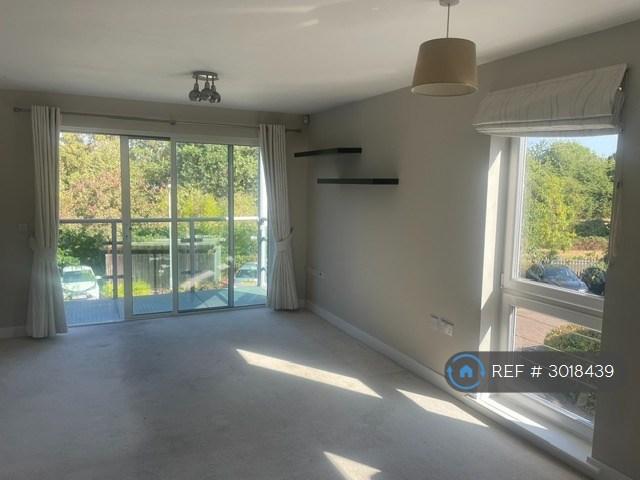 Flat Medhurst Drive in Greater London