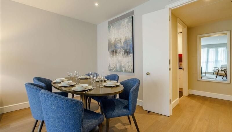 Flat Westferry Circus in Greater London