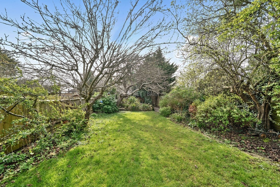 House Lyndhurst Avenue in Greater London