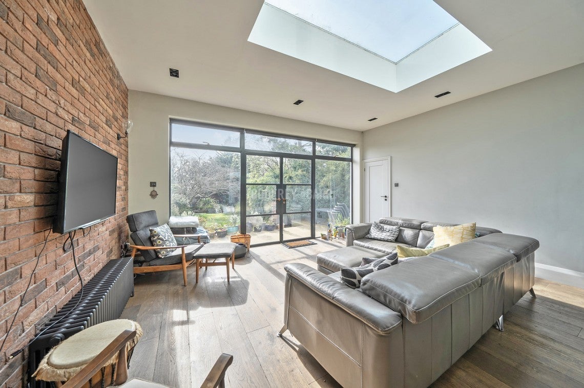 House Lyndhurst Avenue in Greater London