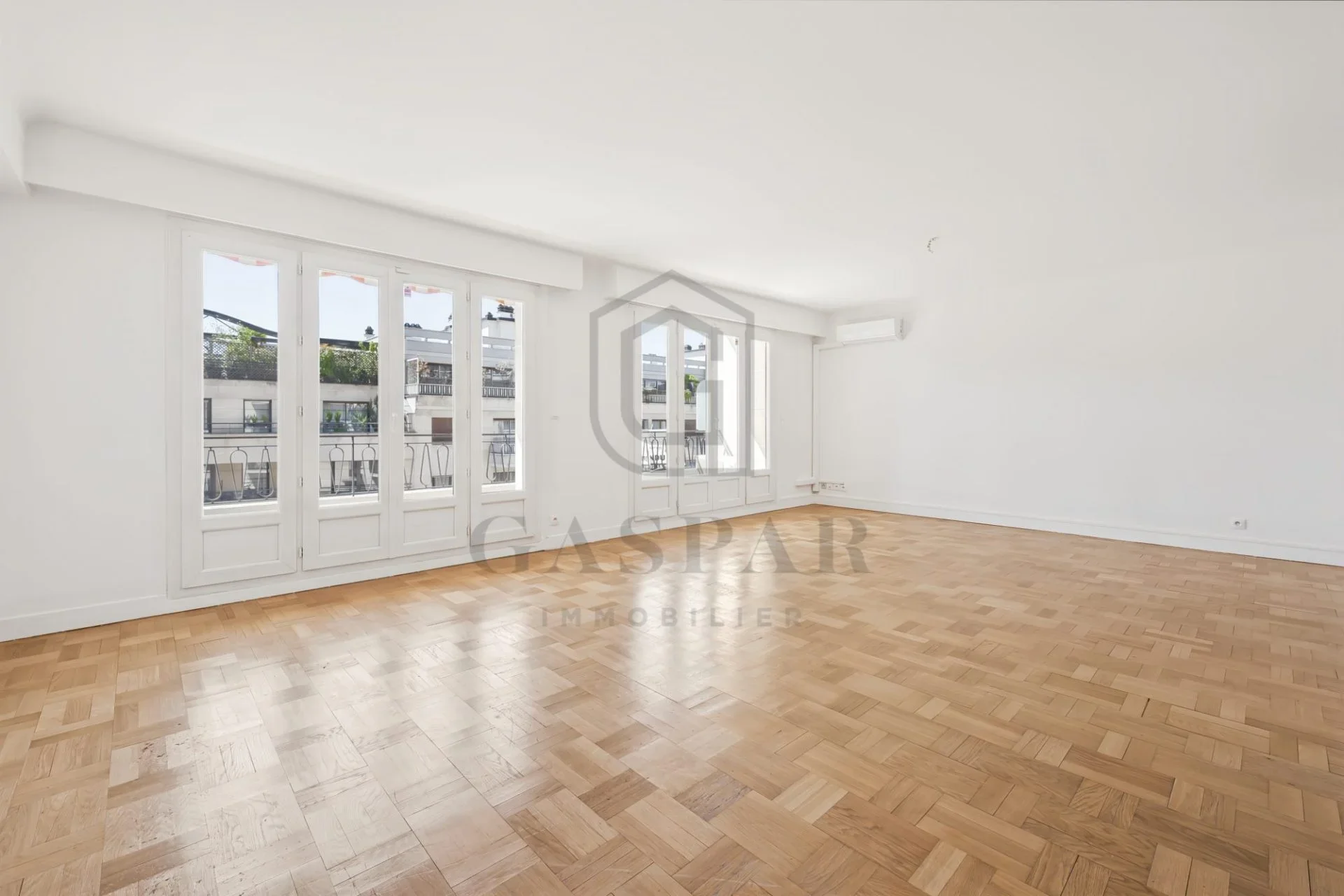 Flat Avenue Alphand in Saint-Mandé