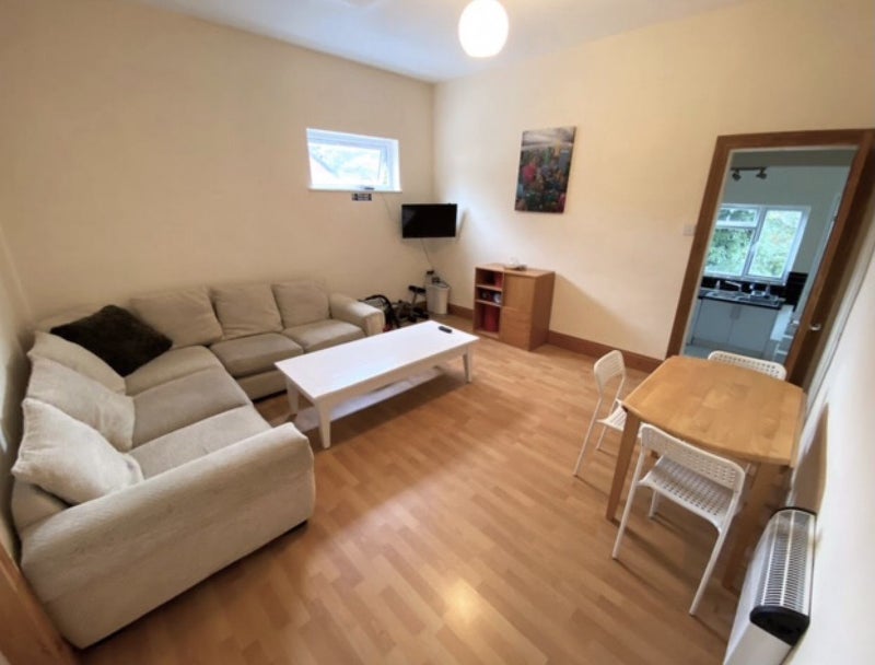 Room Stanmore Road in Birmingham