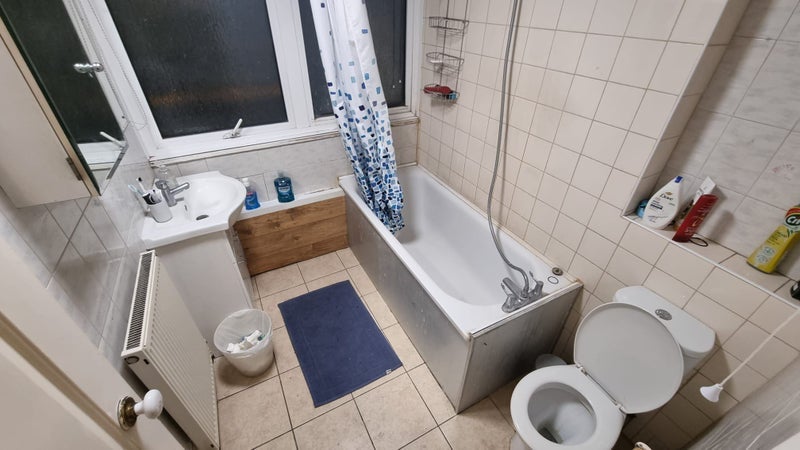 Room Crogsland Road in Greater London
