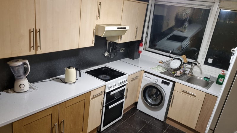 Room Crogsland Road in Greater London