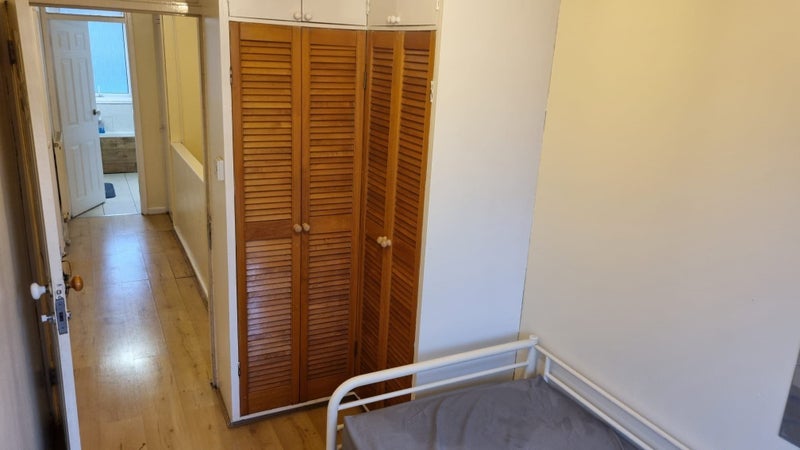 Room Crogsland Road in Greater London