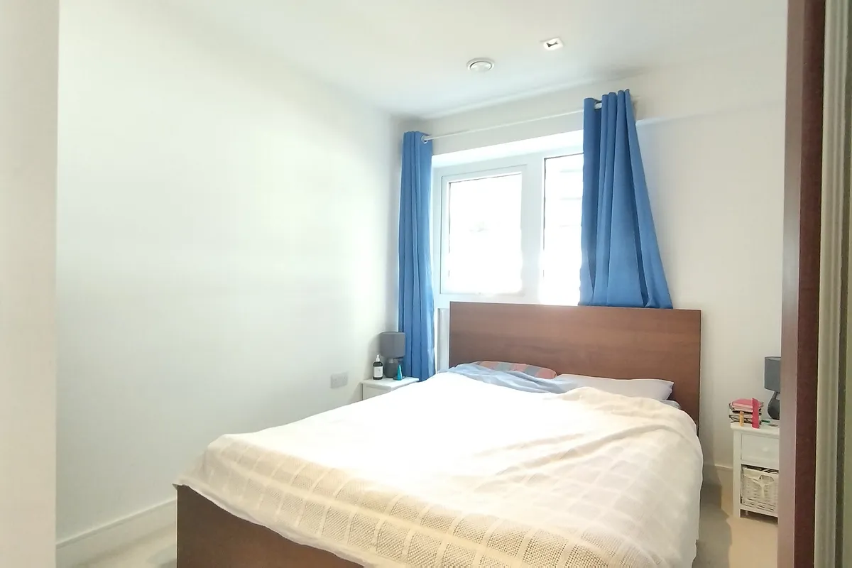 Flat New Broadway in Greater London