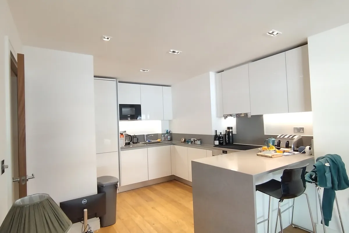Flat New Broadway in Greater London