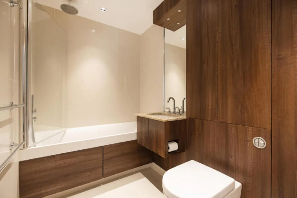 Flat New Broadway in Greater London