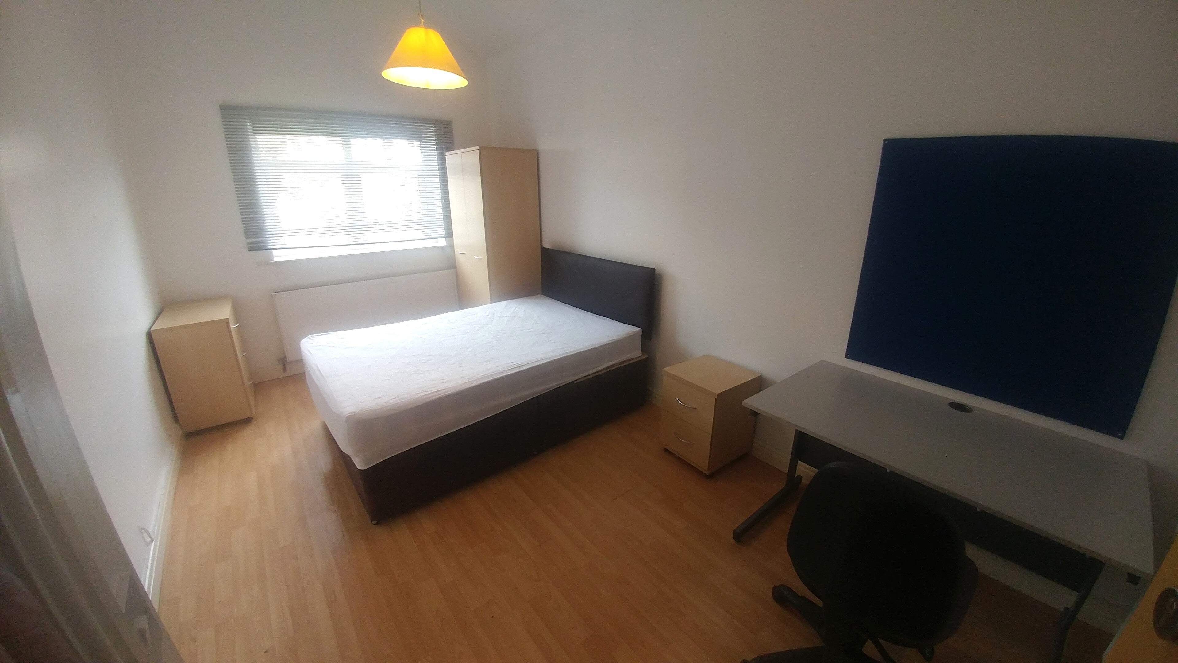 Room Abberton Road in Manchester